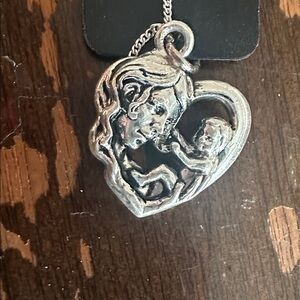 20” Net Carlyle 3D Mother And Child Silver Tone Pendant And Really Pretty Chain